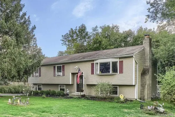 7 Magnolia DR, Wappingers Falls, NY 12590