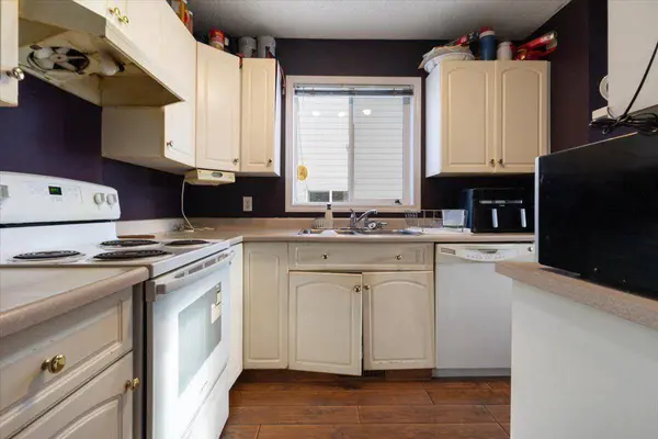 9109 112 AVE, Grande Prairie, AB T8X 1K5