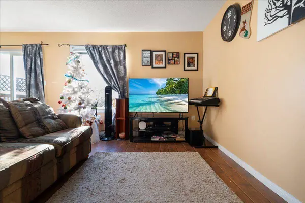 9109 112 AVE, Grande Prairie, AB T8X 1K5