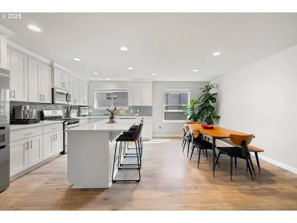 17346 SE CROSSROADS AVE, Happy Valley, OR 97086