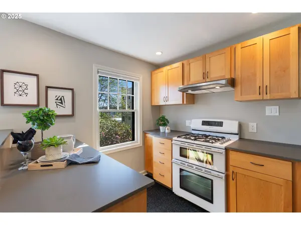 1027 SW GROVER ST, Portland, OR 97239