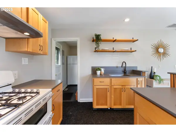 1027 SW GROVER ST, Portland, OR 97239