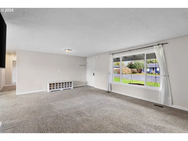 745 HARPER LN, St Helens, OR 97051