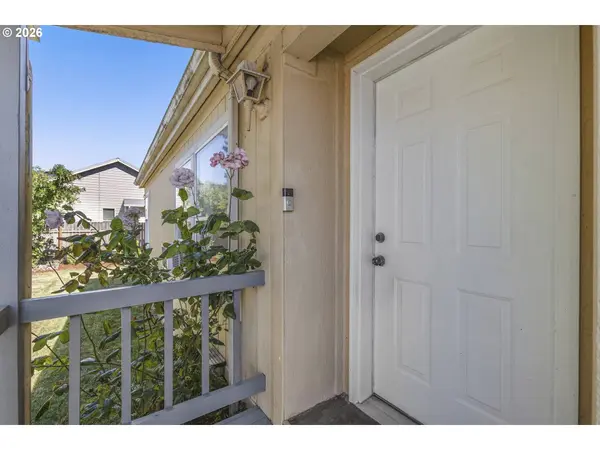 655 VILLAGE DR, Molalla, OR 97038