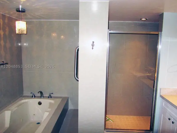 1833 S Ocean Dr #911, Hallandale Beach, FL 33009