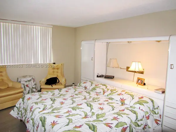 1833 S Ocean Dr #911, Hallandale Beach, FL 33009