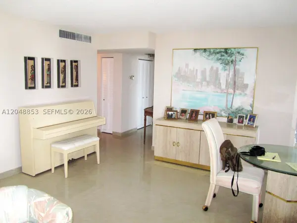 1833 S Ocean Dr #911, Hallandale Beach, FL 33009