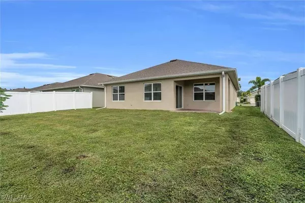 3304 Acapulco CIR, Cape Coral, FL 33909