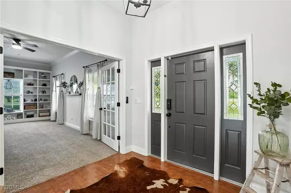 16300 Forest Mist CT, Alva, FL 33920