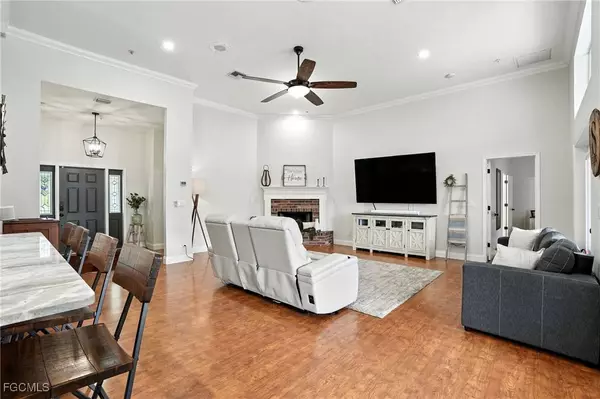 16300 Forest Mist CT, Alva, FL 33920