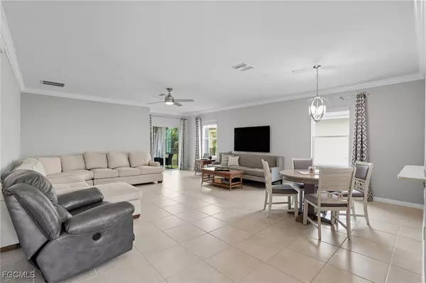 3164 Estancia LN, Cape Coral, FL 33909