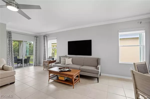 3164 Estancia LN, Cape Coral, FL 33909