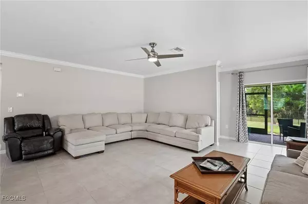 3164 Estancia LN, Cape Coral, FL 33909