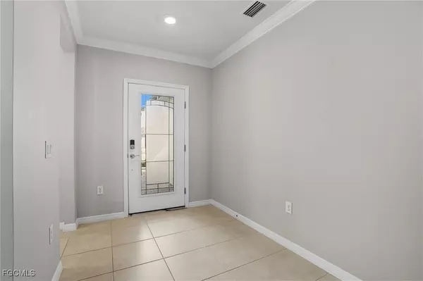 3164 Estancia LN, Cape Coral, FL 33909