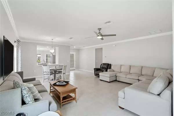 3164 Estancia LN, Cape Coral, FL 33909