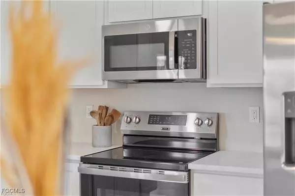 1805 NW 3rd AVE, Cape Coral, FL 33993