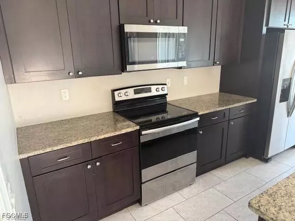 932 NW 5th AVE, Cape Coral, FL 33993