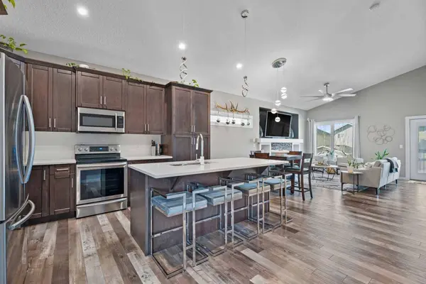 6 Drake Landing GRV, Okotoks, AB T1S0P6