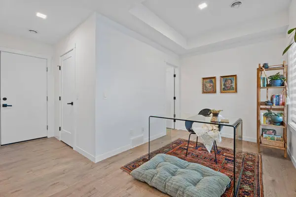 408 Greenbriar Common NW, Calgary, AB T3B 6J3