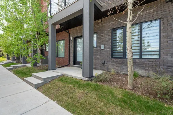 408 Greenbriar Common NW, Calgary, AB T3B 6J3