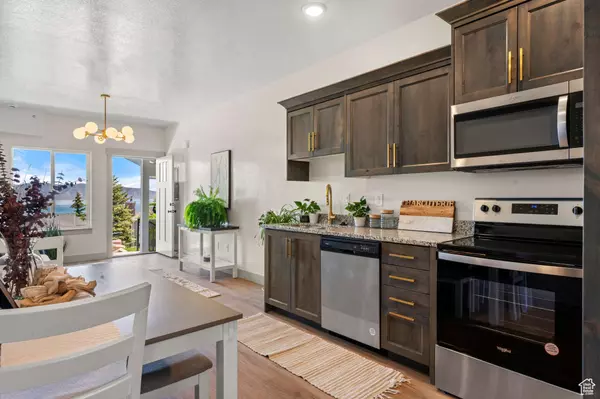 947 N HARBOR VILLAGE DR E #201, Garden City, UT 84028