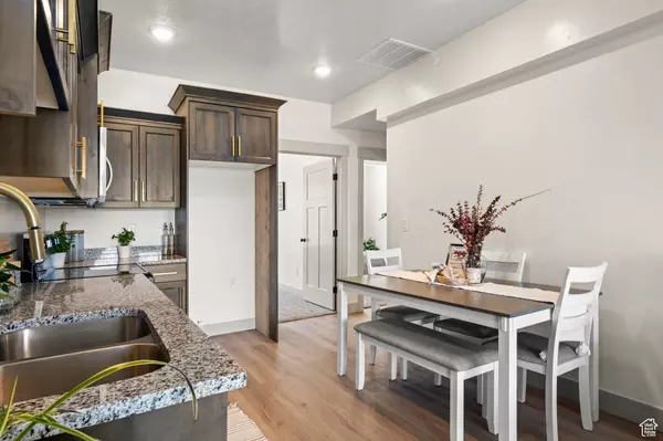 947 N HARBOR VILLAGE DR E #201, Garden City, UT 84028