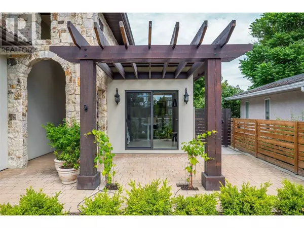 3567 Lakeshore Road, Kelowna, BC V1W3K1