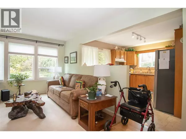 1209 Brookside AVE #2, Kelowna, BC V1Y5T5