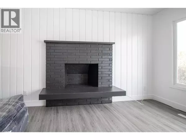 1352 Alder Court, Kelowna, BC V1Y3P9