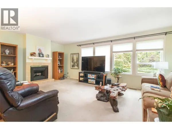 1209 Brookside AVE #2, Kelowna, BC V1Y5T5