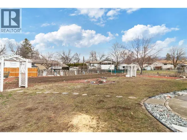 750 Falkirk Road, Kelowna, BC V1X1R1