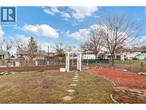 750 Falkirk Road, Kelowna, BC V1X1R1