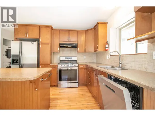 477 Clifton Road, Kelowna, BC V1V1A6
