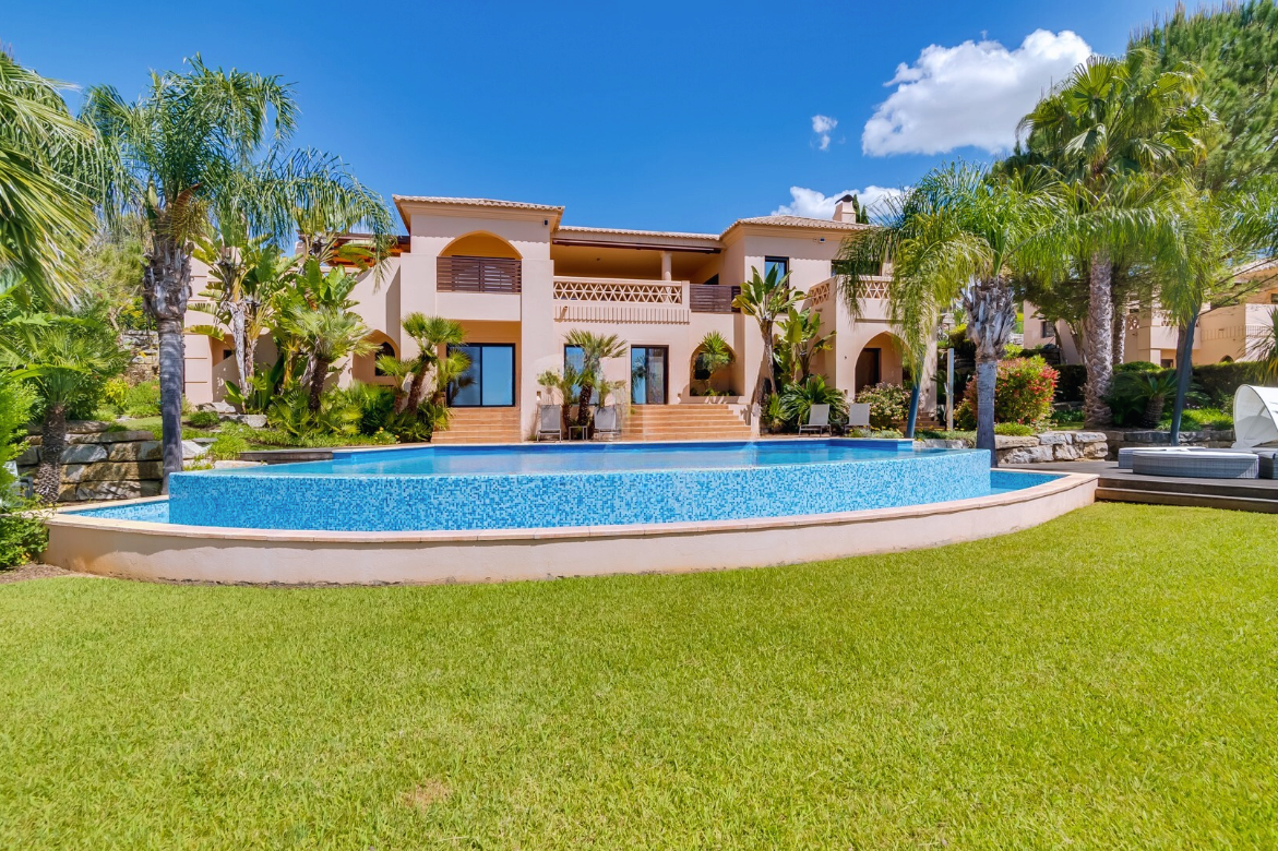 Portugal,,Exceptional 4-Bedroom Villa in the Amendoeira Golf Resort #QPSAV/Portugal