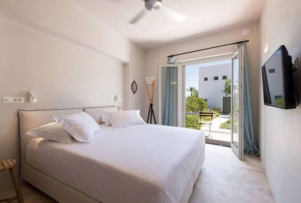 Paros,,Elegant Seafront Villa Steps from Golden Beach #LE