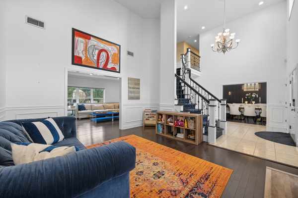 Lake Grove, NY 11755-1853,7 Park View Ln