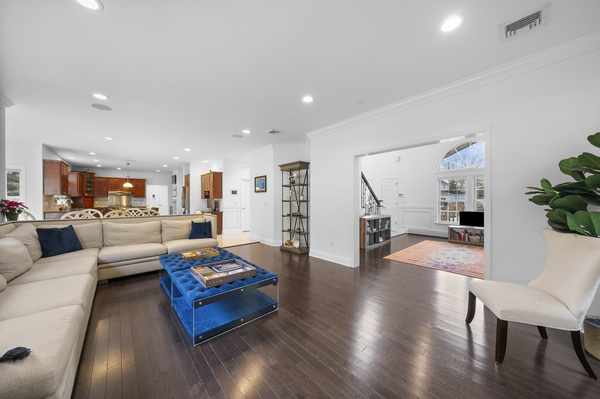 Lake Grove, NY 11755-1853,7 Park View Ln