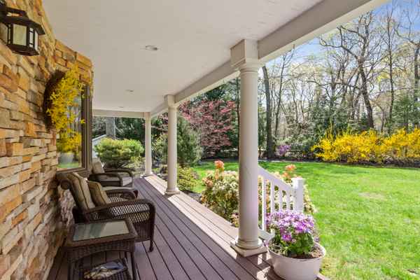 Northport, NY 11768-1462,18 Windy Ln