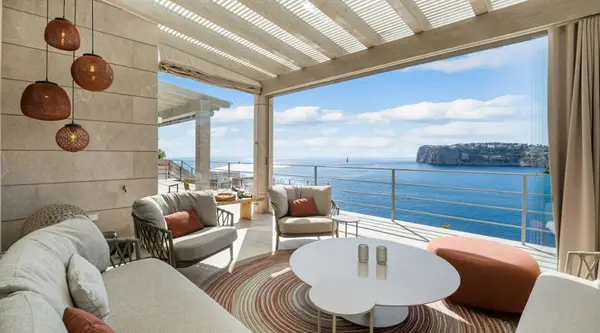 INCREDIBLE SEAFRONT VILLA IN CALA LLAMP #MAL/LOV, Mallorca,