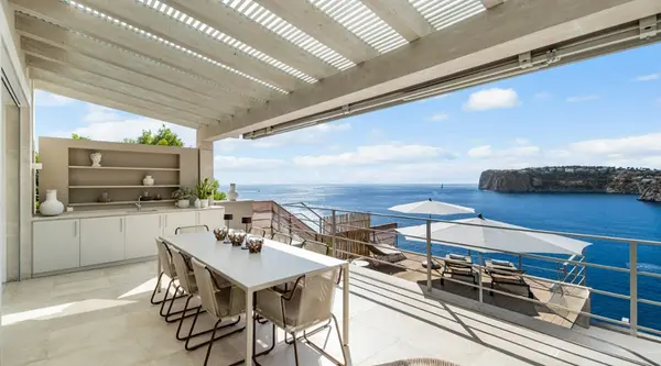 INCREDIBLE SEAFRONT VILLA IN CALA LLAMP #MAL/LOV, Mallorca,