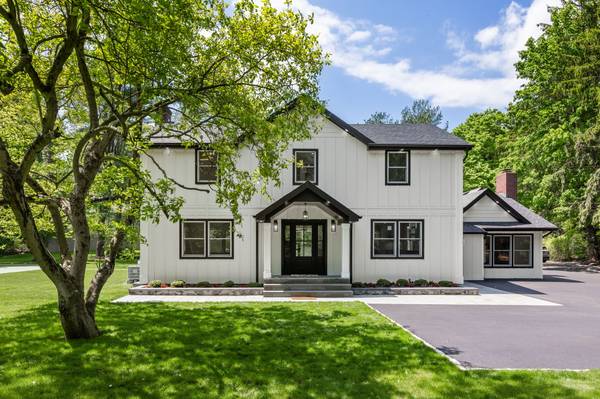 75 Centerport Rd, Greenlawn, NY 11740-1006
