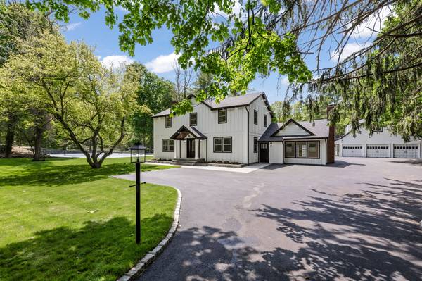 75 Centerport Rd, Greenlawn, NY 11740-1006