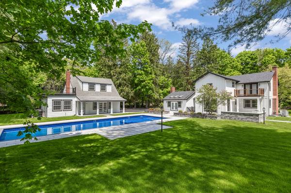 75 Centerport Rd, Greenlawn, NY 11740-1006
