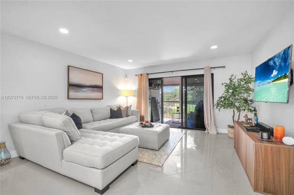 7956 Eastlake Dr # F BOCA RATON, Fl 33433,