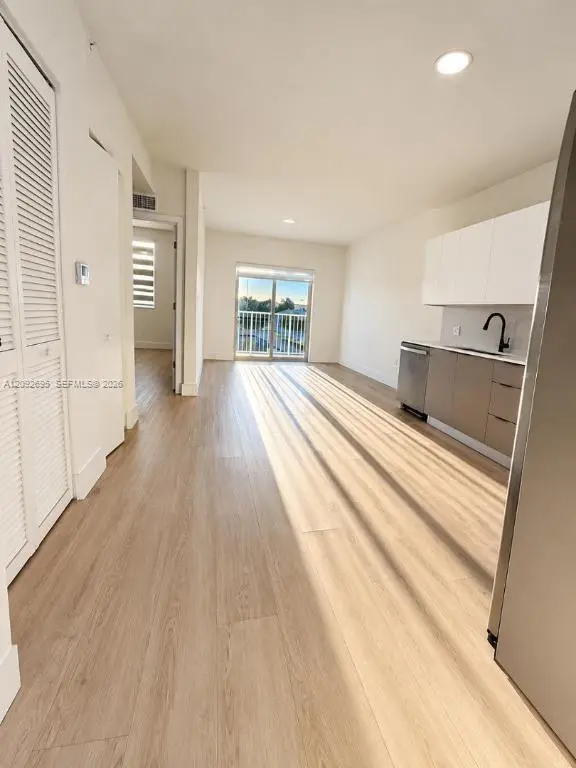 501 N Dixie Hwy # B207 HALLANDALE BEACH, Fl 33009,