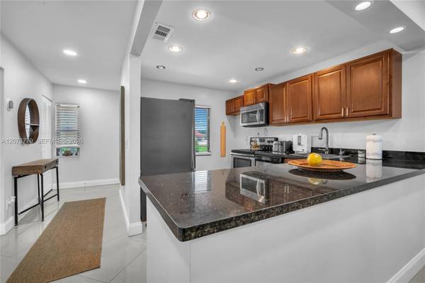 7956 Eastlake Dr # F BOCA RATON, Fl 33433,