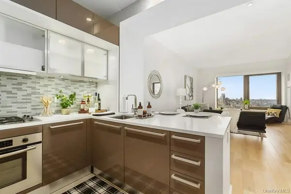 75 Wall St APT 36R, New York, NY 10005