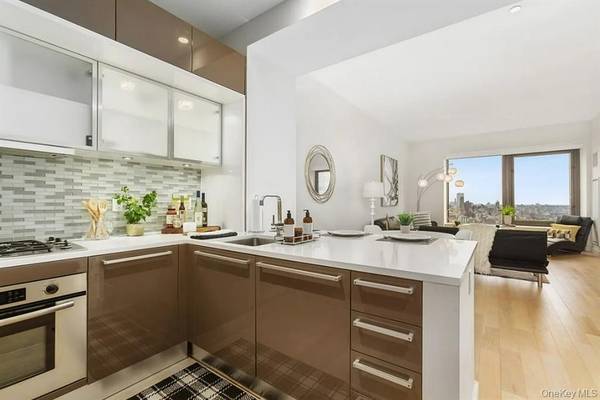 75 Wall St APT 36R, New York, NY 10005
