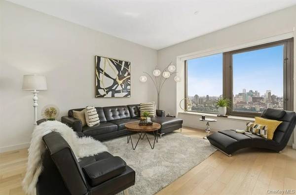 75 Wall St APT 36R, New York, NY 10005