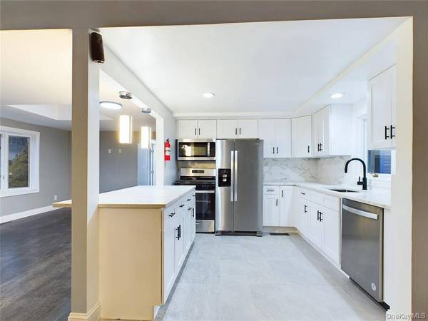 115 Clinton AVE, Patchogue, NY 11772